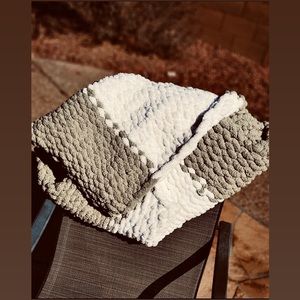 CHUNKY KNIT BABY BLANKET